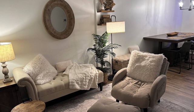 Charming 2BR Arlington Condo Near DC & Shirlington
