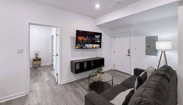 Charming 2BR Sleeps 6 Near Historic Philly Spot