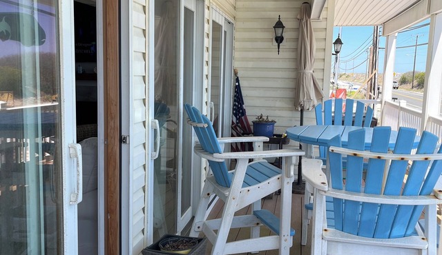 Charming 3-bedroom condo across from the beach in Sea Isle City. Bay in back.