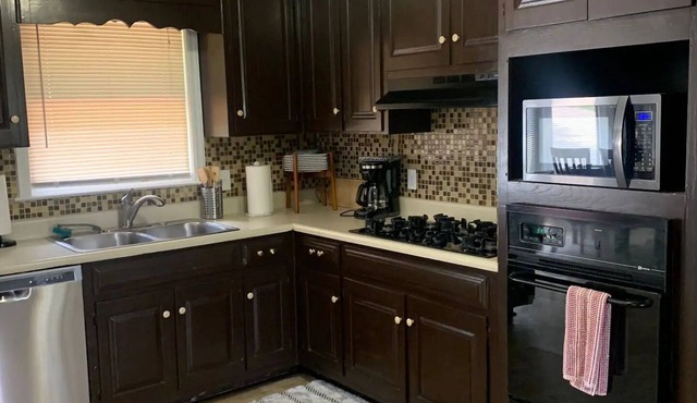 Charming 3-bedroom house with WiFi, AC in peaceful Alpharetta