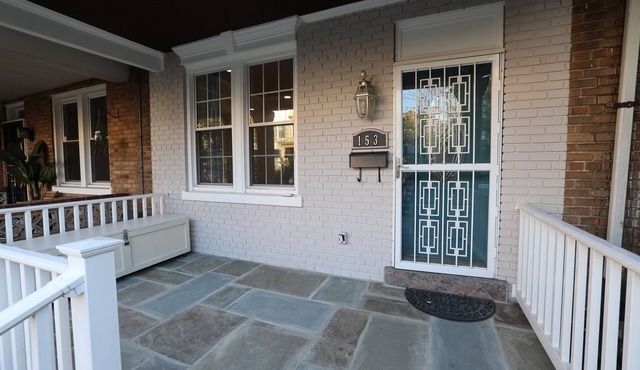 Charming 3-bedroom house with WiFi, AC in excellent Washington