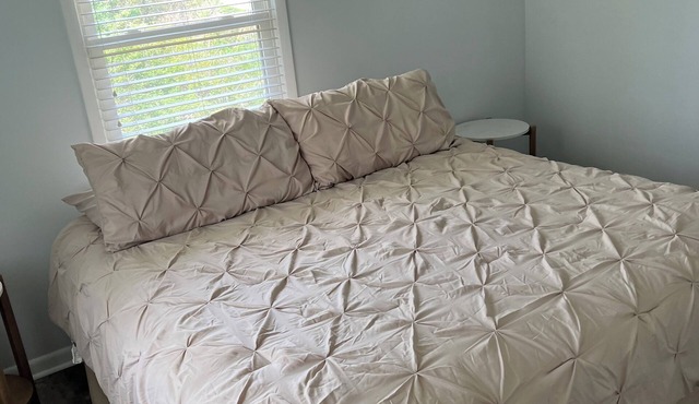 Charming 3-bedroom house in delightful Monroe with WiFi, AC. n