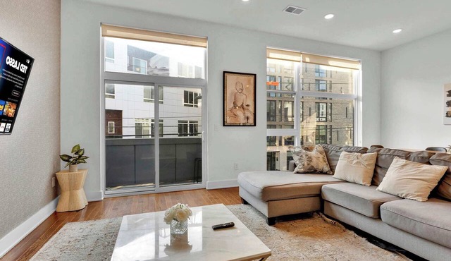 Charming 3BR | Sleeps 8 | Walk to Liberty Bell