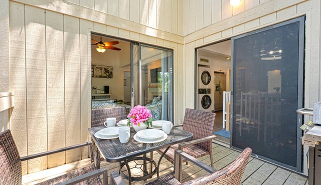 Charming 3BR Sea Pines Retreat Lagoon Views, Pool Access & Near Shops & Trails
