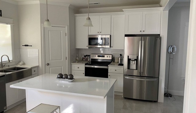 Charming 4-bedroom house with WiFi and AC in fabulous Huntersville