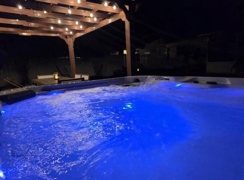 Charming Beach Cottage with Hot Tub only 1 Mile to Gulf!