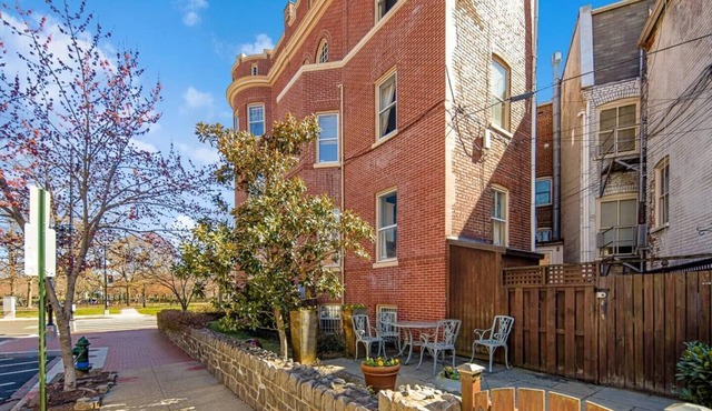 Charming Cap Hill 2BR - 3 blocks to Cap Vet Owned