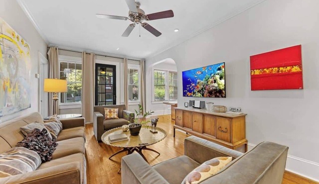 Charming Condo Near Freedom Park | King Bed & Screened Porch