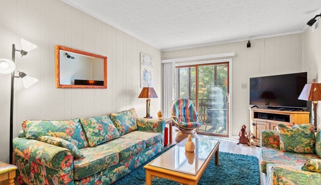 Charming Condo Steps from Ocean Annie's and the Beach - MC 227