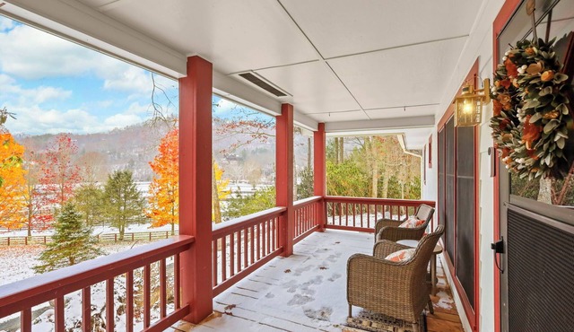 Charming Cottage in Historic Valle Crucis with Mtn Views/Hot tub/River access