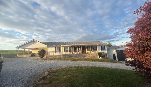 Charming mountain home in Hendersonville in a country like setting.