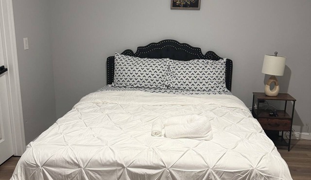 Charming Newly updated 3-bedroom 2 bathroom house with laundry,wifi in Newark NJ