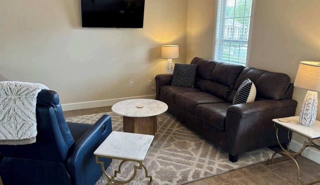 Charming One - Bed Hideaway