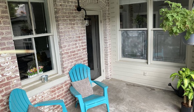 Charming One Bedroom Apartment in Downtown