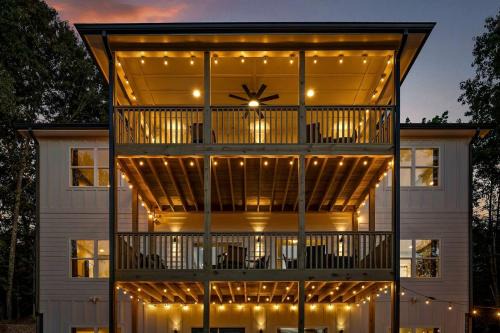 Charming Secluded Modern Cabin with Stunning Mountain Views Near Lookout Mountain | Fairview, GA
