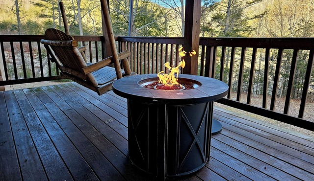 Charming Sparrow Farmhouse on 194 private acres with trails, zip lines, climbing