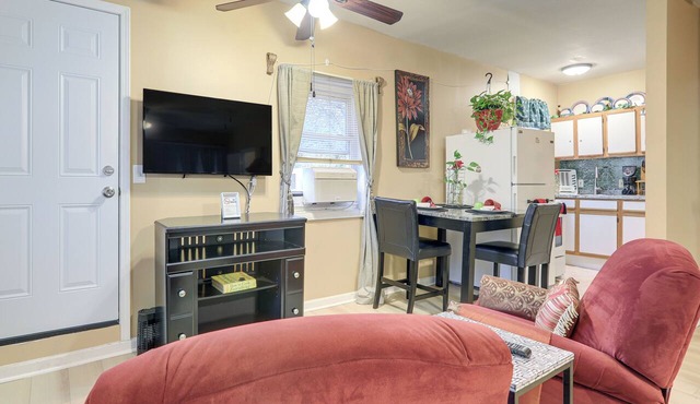 Charming Stone Mountain Studio: Deck & No Steps
