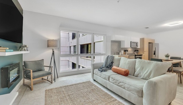 Chic 1-bed In Vibrant Optimist Park 1 Bedroom Apts by RedAwning