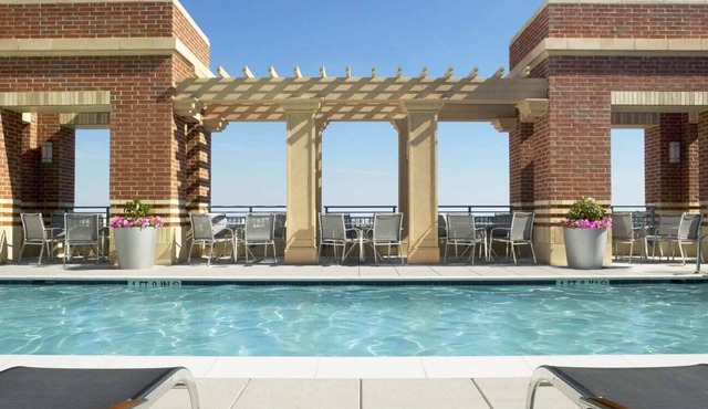 Chic 1B l King bed l Garage l Gym Pool l Min to DC