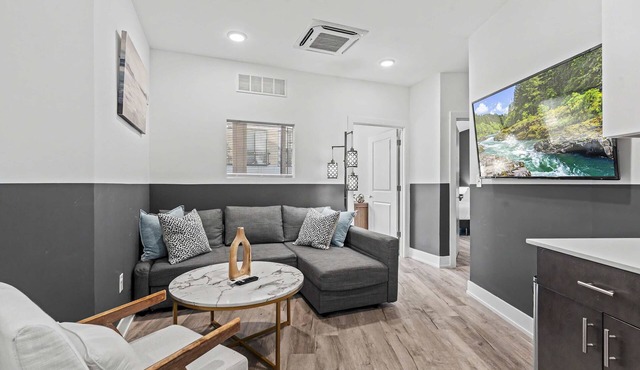 Chic 3BR Near Liberty Bell | Sleeps 8 in Style