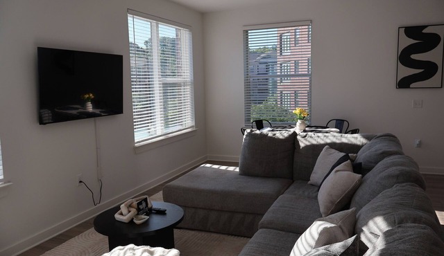 Chic Beltline 2BR Near Mercedes Benz Stadium
