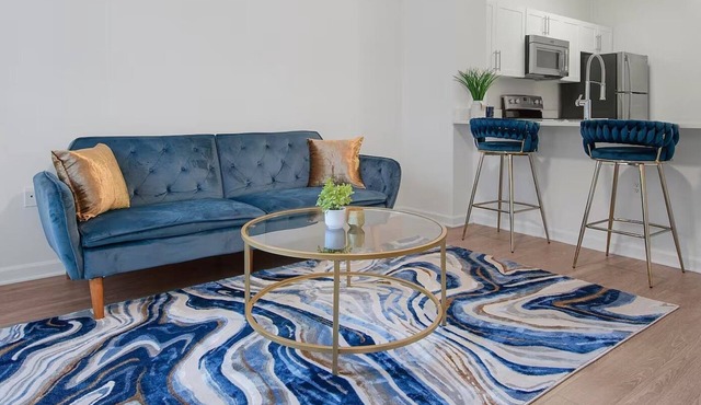 Chic Blue Apt w Patio + Pool, Free Parking, 10 min to ATL