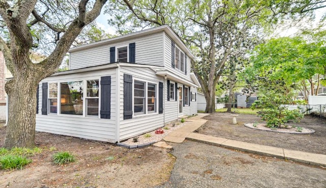 Chic Historic Myrtle Beach Cottage: Steps to Beach