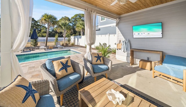 Chic Shack | Private Heatable Pool | Pet Friendly | Walk to Beach | Golf Cart and 4 bikes included