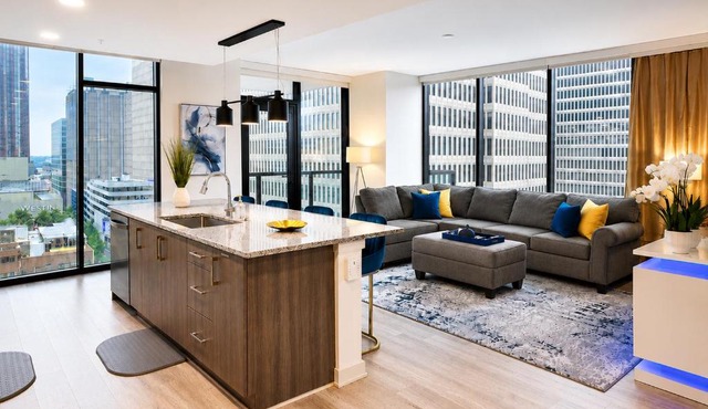 City Blue Luxury 2BR Highrise Year-Round Pool Balcony Skyline Views