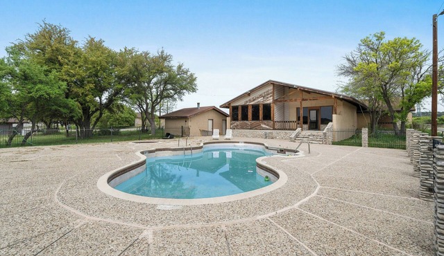 Clean, Comfortable, Pet-Friendly Lodge Near I-10 – Ideal for Road Trippers in Junction