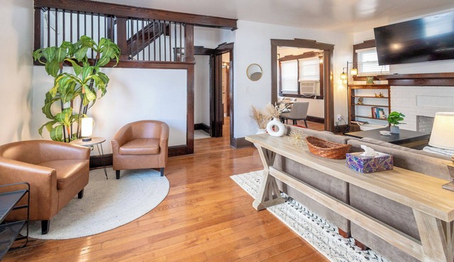 Clean & Comfy 3BR in Belleville: Fast WiFi-Laundry-Pets OK