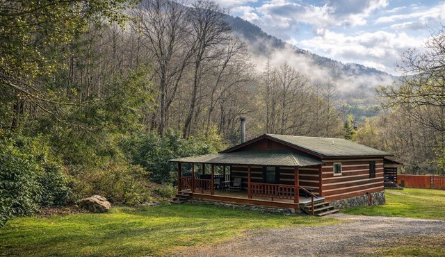 Clean fisherman river cabin