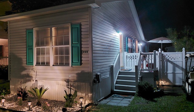 CLEAN , Pet Friendly Beach House w/golf cart and free beach parking