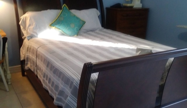 Close to beaches, great outdoor for pucnics or just laying out in the sun.