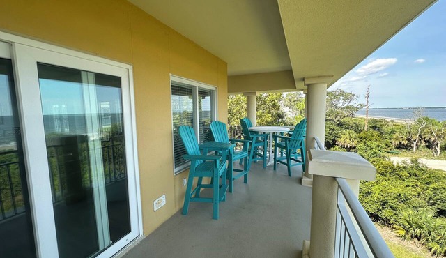 Coastal Charm- Oceanfront, 3rd floor, Land Transportation Included from Dock