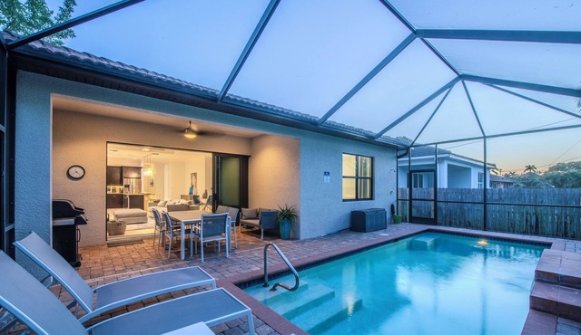Coastal Clean Design 4 Bedroom/2 Bath + Saltwater Pool & Screened Lanai