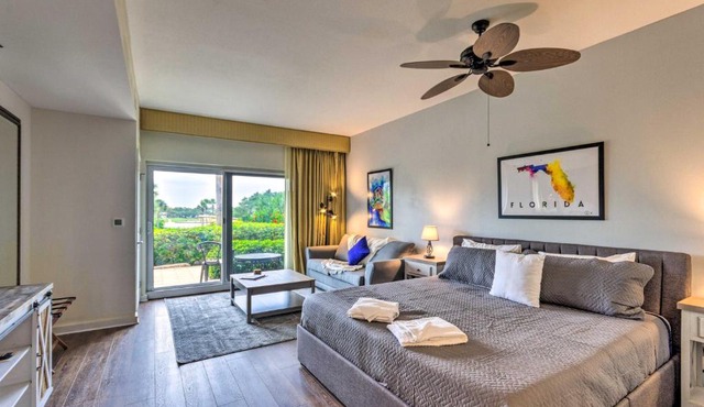 Coastal Condo: Patio & Free Resort Amenities!