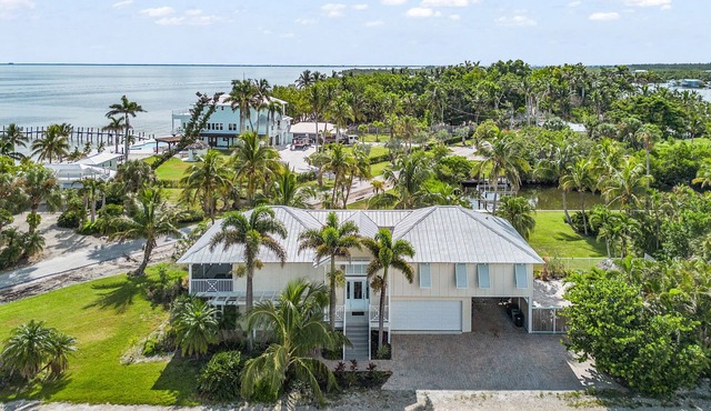 Coastal Paradise with Pool, Ocean Views & Private Dock for 24' Boat