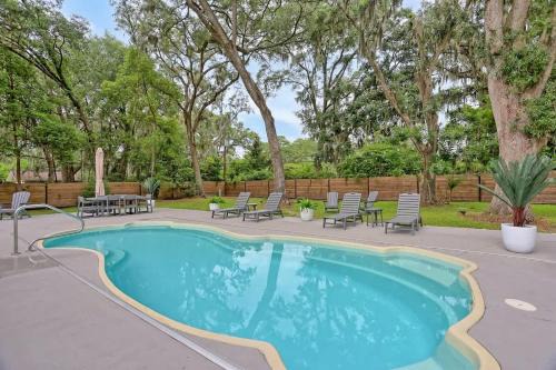 Coastal Pool Retreat Near Beach Downtown & Fun