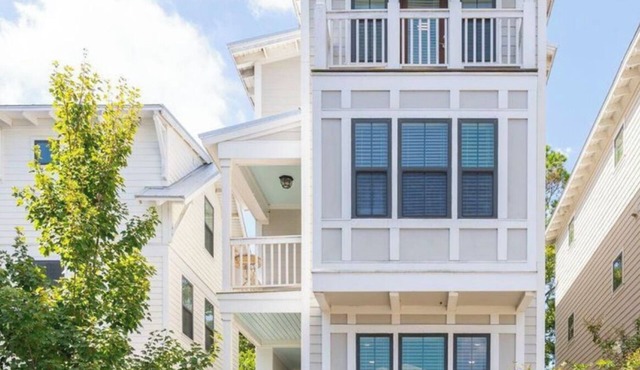 Coastal Retreat Minutes to Sullivans Island and downtown Charleston