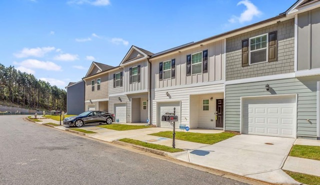 COMFORT & LUXURY LIVING MINS FROM AIRPORT