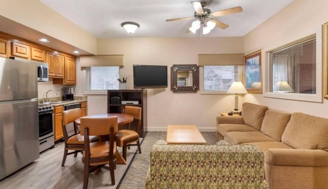 Comfort Meets Convenience: Suite with Kitchen & Scenic Views