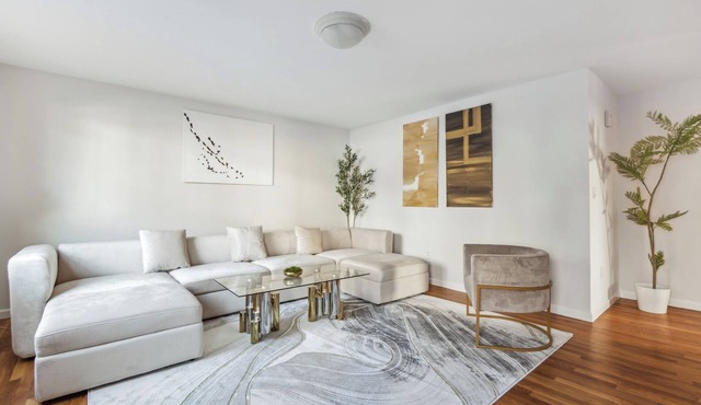 Comfortable 3BR Home/4 Queen Beds/Free Parking/Perfect for Groups