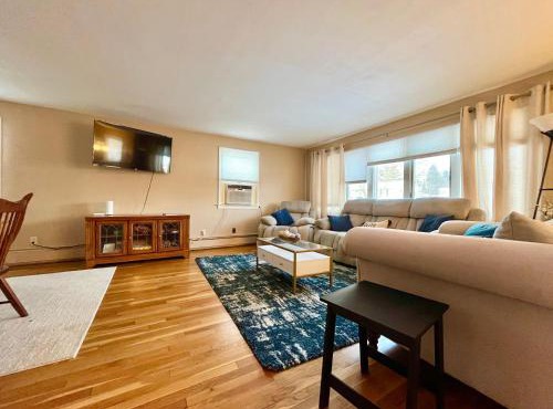 Comfortable Room BU, UHS, Lourdes, Queen Bed
