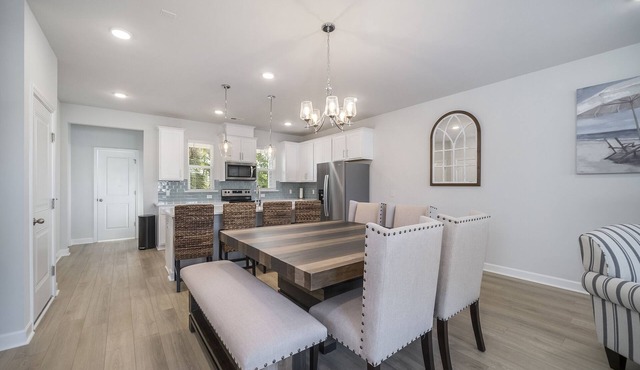 Comfy 3br/2.5ba New Townhome~Access to Community Pool!