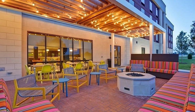 Comfy Suite, Close to Beach, Pool, Parking and Breakfast