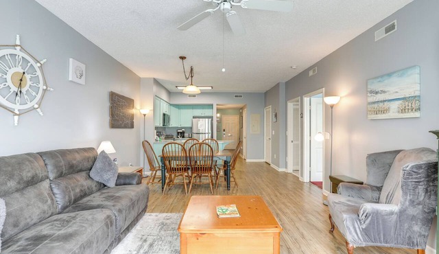 Community Pool & Tennis Court: Myrtle Beach Condo