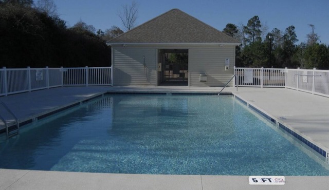 Condo 3BR 2BA with Community pool in Gated Community