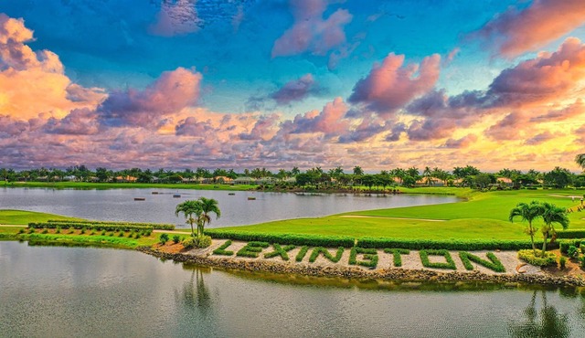 Condo in gated community, 5 minutes from Sanibel, Beaches & 1 mile from hospital