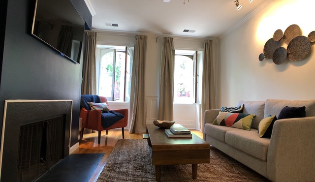 Condo w/Classic Touches Steps fr Washington Monument -Wifi Parking & Fireplace